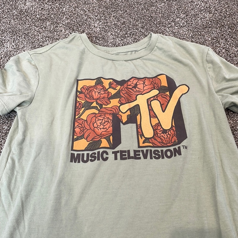 Graphic tee